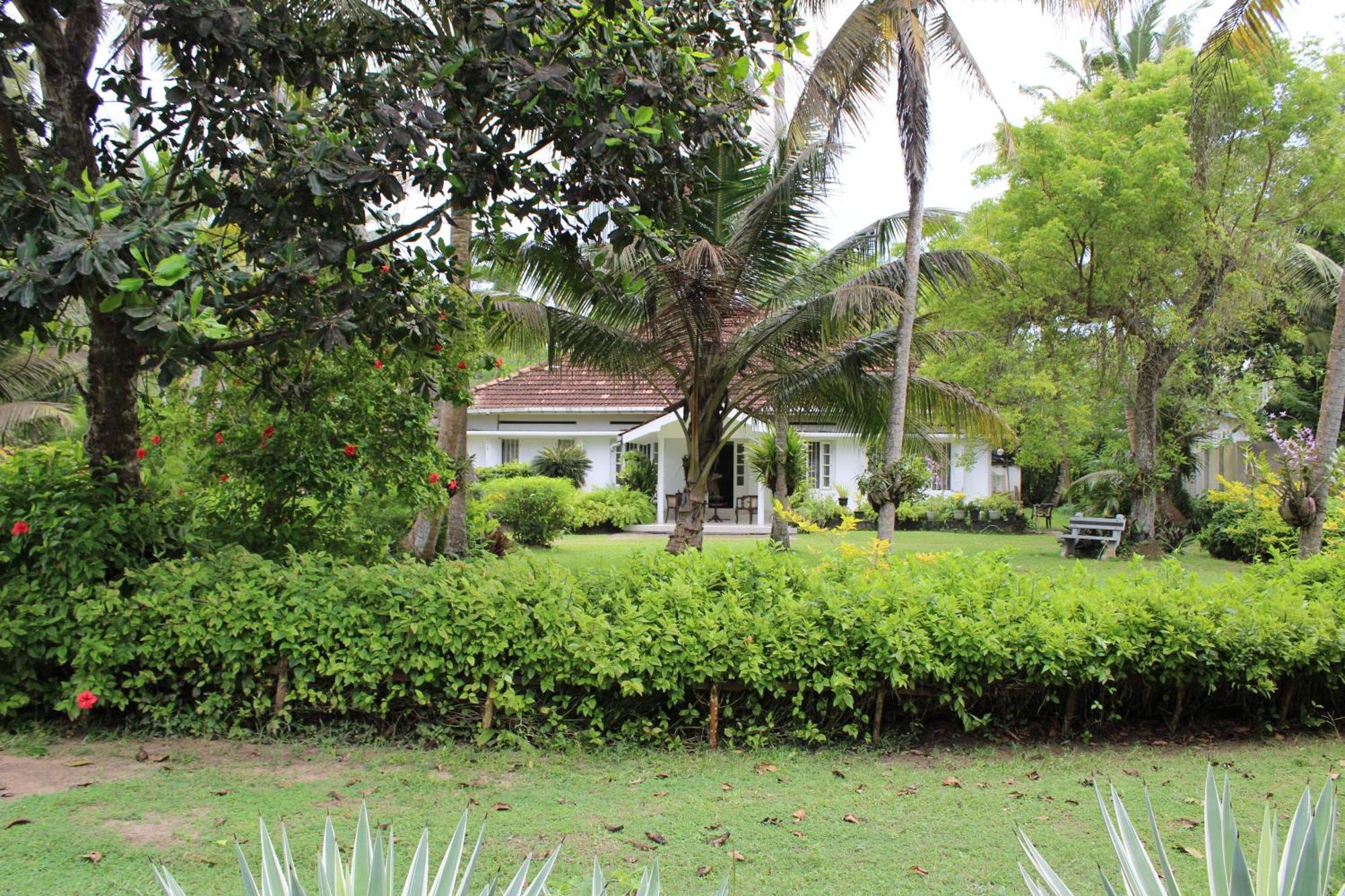 Sun And Surf Rest Hotel Ahangama Exterior photo